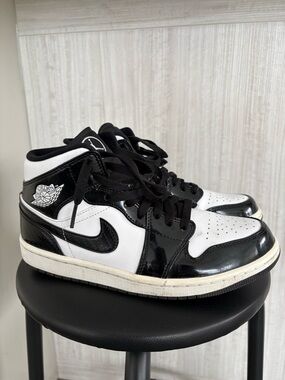 Jordan 1 Carbon Fiber  Mid-Top Sneakers